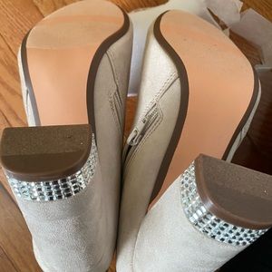 Suede ankle boots with embleshments around the heels